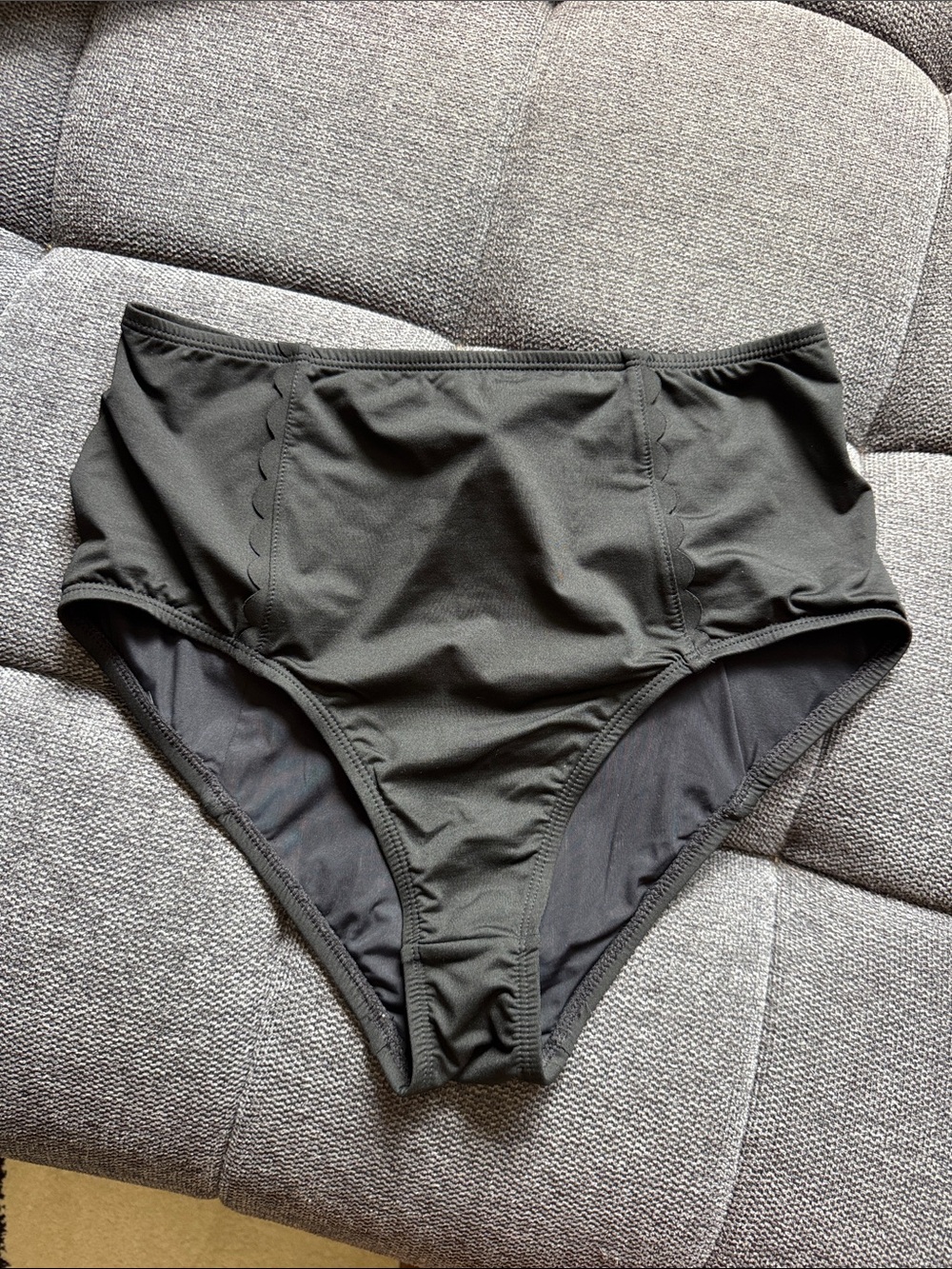 EUC J. Crew Scalloped High-Waist Bikini Bottoms in Black szS